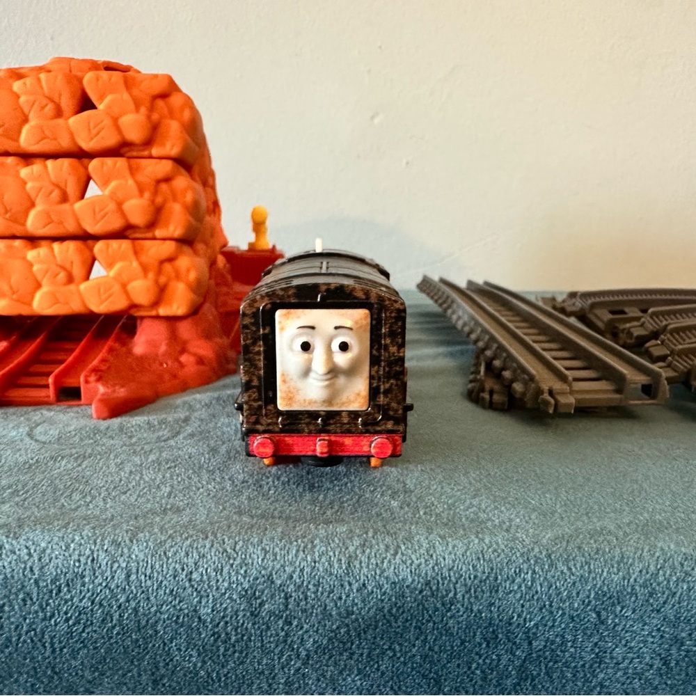 Thomas & Friends TrackMaster Tunnel Blast Set with Diesel
